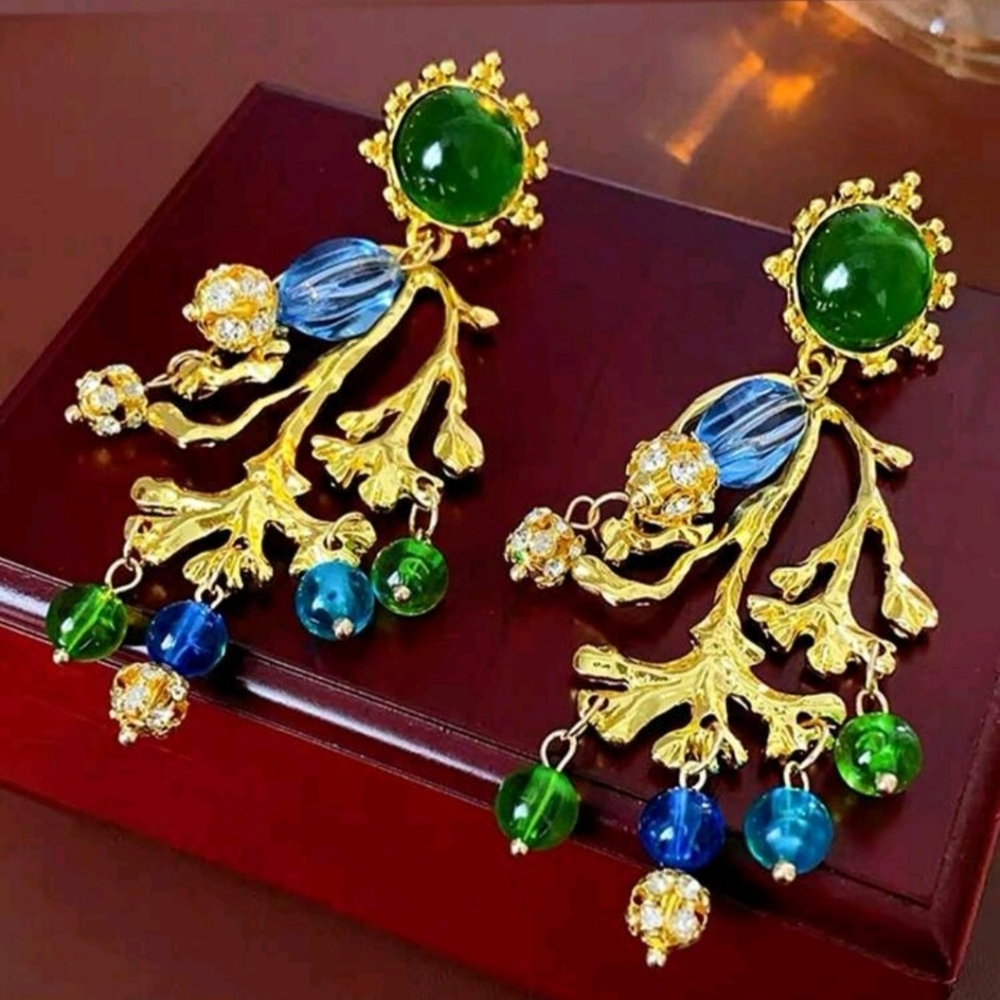 "Tawp Tier" 18k gold plated tassel Earrings - Picture 3 of 3
